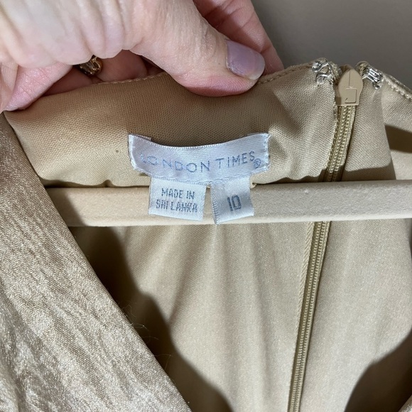 London Times Dress Size 10 Gold 𝅺Flapper Cocktail Layered Fully Lined New Tags - Picture 3 of 7
